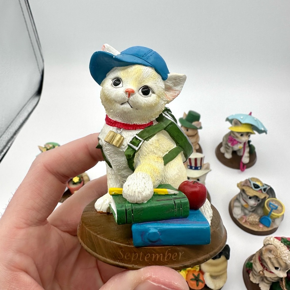 The Bradford Exchange Cat Purr-fect Perpetual Calendar Figures - Missing Jan - Picture 12 of 16